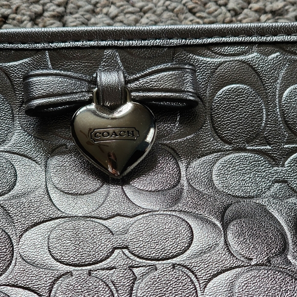 Coach Metallic Embossed Liquid Gloss Patent Leather Medium Wristlet - Picture 2 of 7